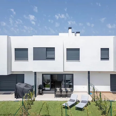 Modern 4-bedroom Townhouse In Cala Serena Village Walk To The Golf Holiday home *
