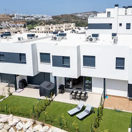 Modern 4-bedroom Townhouse In Cala Serena Village Walk To The Golf