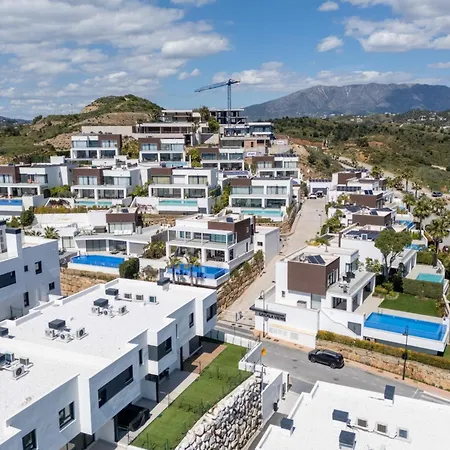 Modern 4-bedroom Townhouse In Cala Serena Village Walk To The Golf Holiday home *